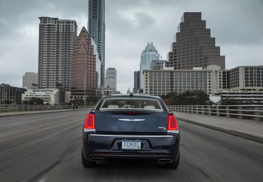  Chrysler 300C 2015 года  (фото 3 из 14)